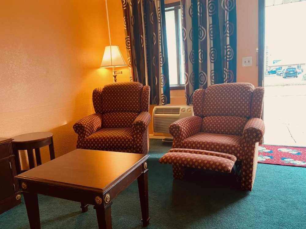 Room image 4