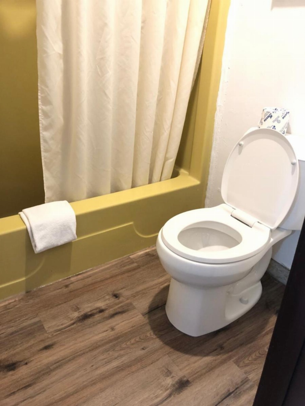 Room image 4